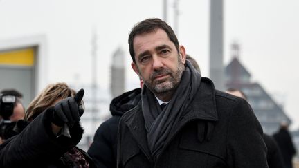 Christophe Castaner visite la&nbsp;ville de Calais (Pas-de-Calais), le 25 janvier 2019. (DENIS CHARLET / AFP)