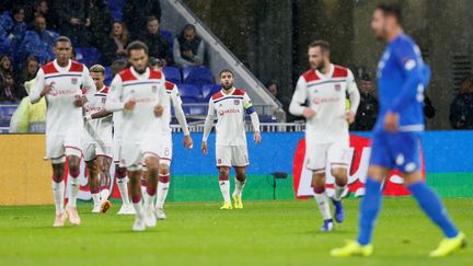 Des joueurs lyonnais sur la pelouse du Groupama stadium de Lyon, le 7 novembre 2018.&nbsp; (Emmanuel Foudrot / REUTERS)