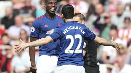 La joie de Paul Pogba et Mkhitaryan (SCOTT HEPPELL / AFP)