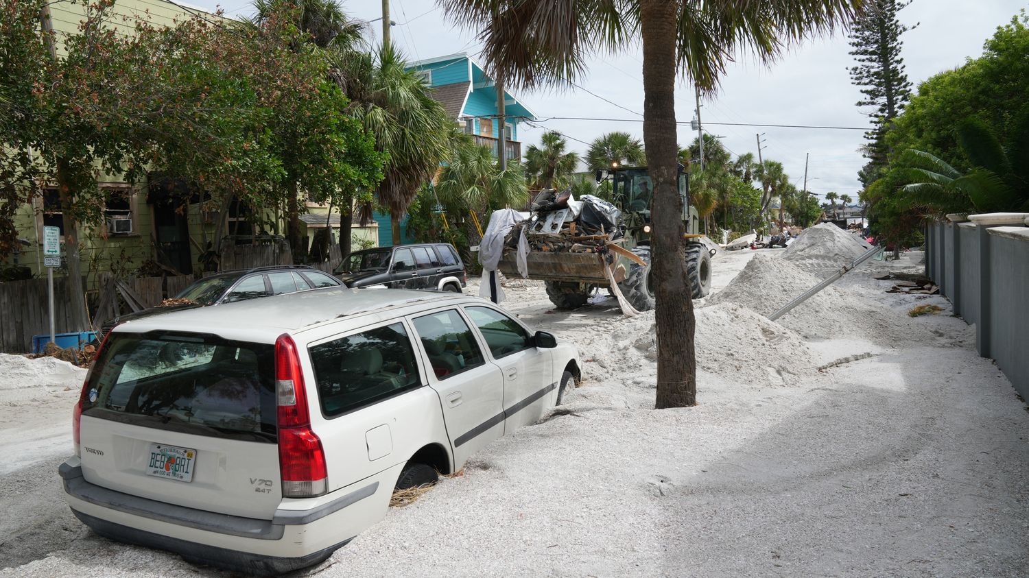 Category 4 Menace Looms: Florida on High Alert as Hurricane Milton Barrels In