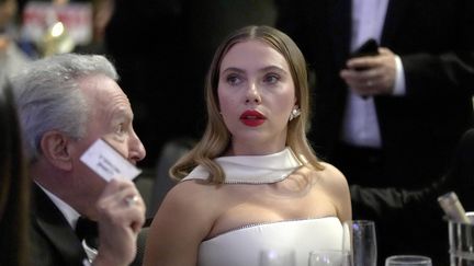 L'actrice Scarlett Johansson participe au dîner annuel des correspondants de la Maison Blanche, à Washington (Etats-Unis), le 28 avril 2024. (MANUEL BALCE CENETA/AP/SIPA)