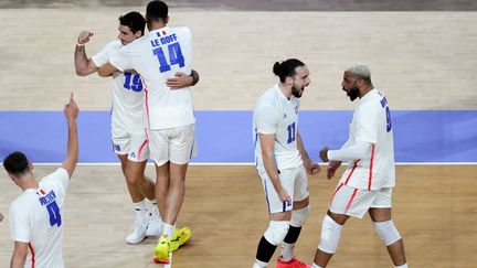 Volley aux JO 2024 : l'équipe de France se balade face au Canada et se qualifie pour les quarts de finale