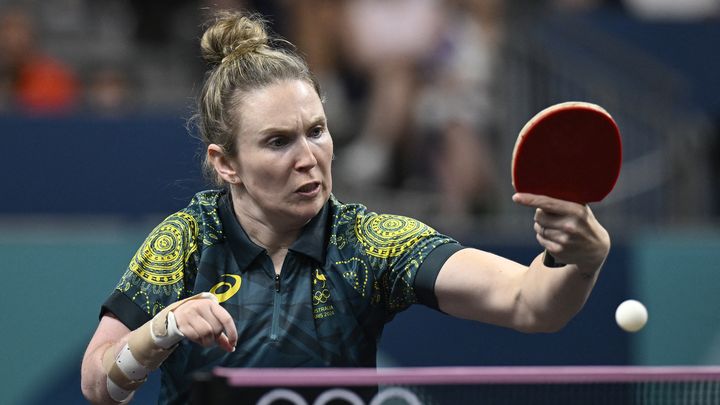 La joueuse de tennis de table australienne Melissa Tapper aux Jeux olympiques de Paris 2024, le 6 août 2024. Elle est paralysée du bras droit et participera également aux Jeux paralympiques de Paris. (WANG ZHAO / AFP)