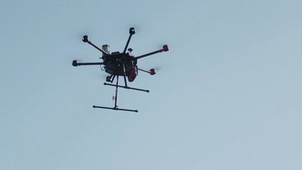 Suède : un homme de 71 ans en arrêt cardiaque sauvé par un drone médical (France 2)