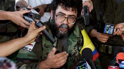 Le chef des Forces arm&eacute;es r&eacute;volutionnaires de Colombie, Alfonso Cano, le 2 f&eacute;vrier 2011 &agrave; Saint-Vincent, en Colombie.&nbsp; (LUIS ACOSTA / AFP)