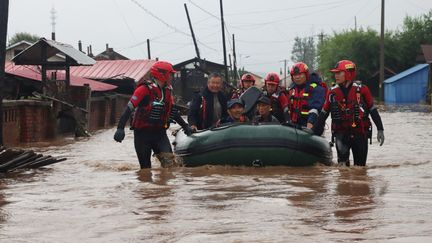 Des pompiers interviennent à Shangzhi, dans la province de Heilongjang (Chine), le 4 août 2023. (XINHUA / AFP)