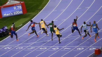 La ligne d'arrivée du 100 m hommes des Jeux olympiques de Paris, le 4 août 2024 (MAURO PIMENTEL / AFP)