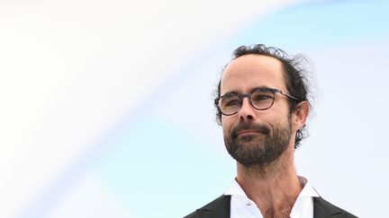 Le défenseur des migrants Cédric Herrou&nbsp;à Cannes, le 18 mai 2018. (ANNE-CHRISTINE POUJOULAT / AFP)