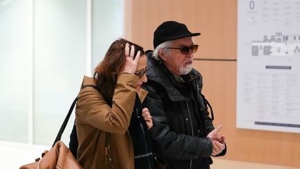 Le cinéaste Jacques Doillon, accompagné de son avocate Marie Dosé, au tribunal de Paris, le 6 décembre 2024. (DIMITAR DILKOFF / AFP)