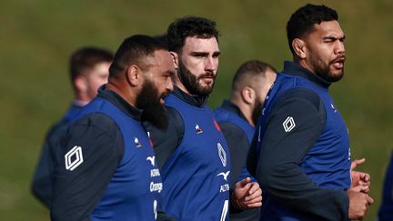 Uini Atonio, Charles Ollivon et Romain Taofifenua à l'entraînement avec le XV de France à Marcoussis, le 14 mars 2023. (ANNE-CHRISTINE POUJOULAT / AFP)