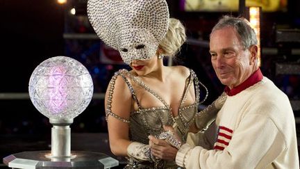 Lady Gaga fête le Nouvel An avec le maire de New York Michael Bloomberg (31/12/2011)
 (AFP / Don Emmert)