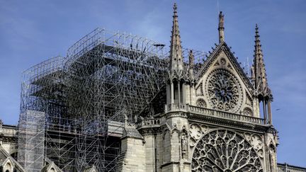 La cathédrale Notre-Dame, le 17 avril 2019, après l'incendie. (IBRAHIM EZZAT / NURPHOTO / AFP)