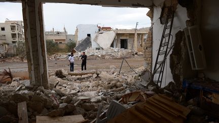 Des bâtiments détruits par des frappes du régime syrien dans la ville de&nbsp;Saraqeb, le 9 novembre 2012. (PHILIPPE DESMAZES / AFP)