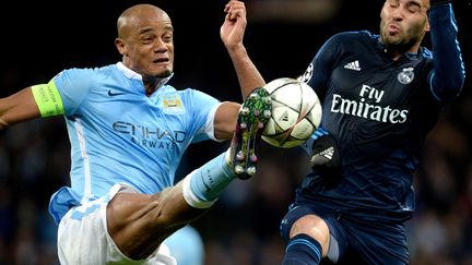 Le défenseur de Manchester City Vincent Kompany (à droite) à la lutte avec le joueur du Real Madrid Jesé, lors de la demi-finale aller de la Ligue des champions à Manchester, le 26 avril 2016. (BPI/SHUTTERSTOCK/SIPA / REX)