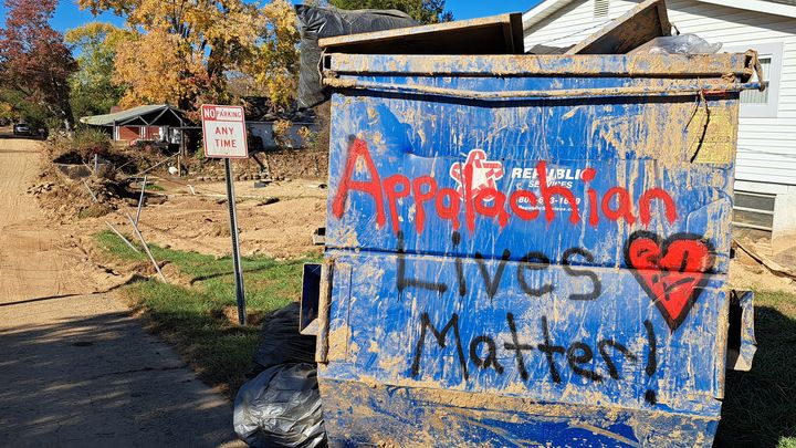 Swannanoa en Caroline du Nord, près d'Asheville, localité durement touchée par les inondations et coulées de boue liées à l'ouragan Helen. (BENJAMIN ILLY / FRANCEINFO / RADIO FRANCE)