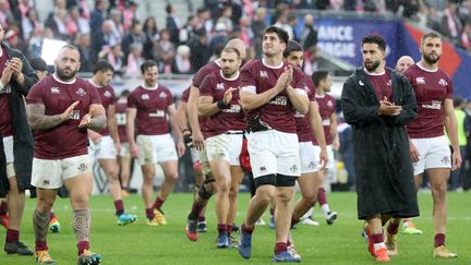 Les Géorgiens saluent le public du Matmut Stadium de Bordeaux, le 14 novembre 2021, après une défaite face à la France. (ROMAIN PERROCHEAU / AFP)