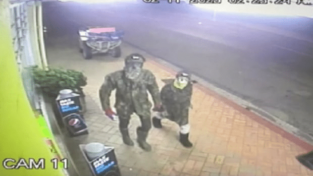 An extract from video surveillance showing, according to New Zealand police, Tom Phillips and an unidentified minor during an attempted robbery of a store in Piopio (New Zealand), November 2, 2023. (NEW ZEALAND POLICE )