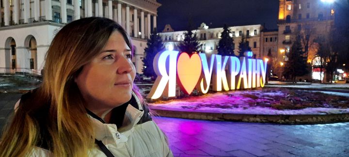 Olga, 37 ans, dimanche 6 février 2022. Elle a manifesté sur la place Maïdan pendant la révolution de 2014, à Kiev (Ukraine). (BENJAMIN ILLY / RADIO FRANCE)