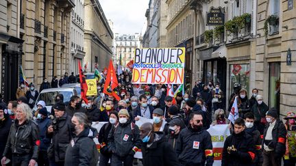 Manifestation dans le cadre d'une journée nationale de grève dans l'éducation nationale contre la gestion du Covid-19 dans les écoles, à Paris, le 20 janvier 2022. (JULIEN DE ROSA / AFP)