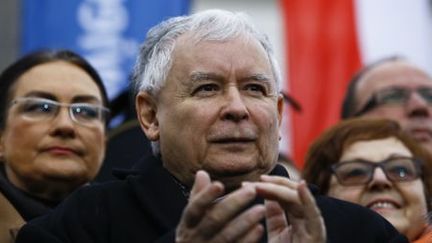 Jaroslaw Kaczynski, président du parti conservateur PiS, catholique fervent et homme fort de la Pologne, lors d'une manifestation pro-gouvernementale à Varsovie le 13 décembre 2015.  (REUTERS - Kacper Pempel)