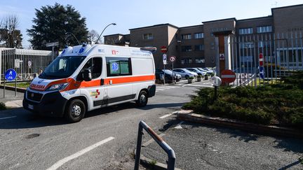 An ambulance leaves the municipal hospital in Codogné, Italy, on February 22, 2020. Illustrative image. (MIGUEL MEDINA / AFP)