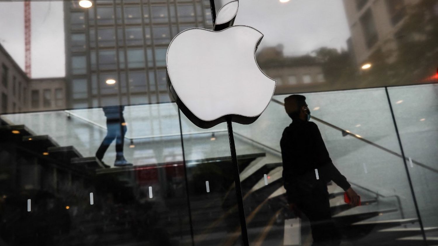 Italie : 200 Millions D'euros D'amende Contre Apple Et Amazon Pour ...