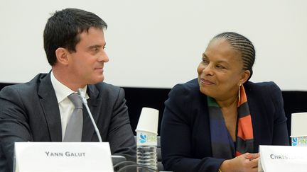 Le Premier ministre Manuel Valls et la garde des Sceaux Christiane Taubira, le 12 novembre 2013 &agrave; Paris. (PIERRE ANDRIEU / AFP)