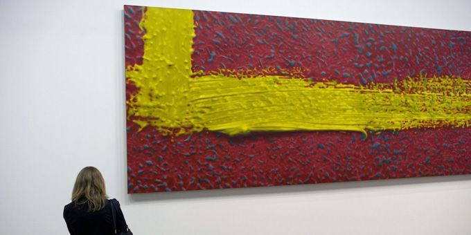 &quot;Stroke (on red)&quot; de Gerhard Richter (1980), au Centre Pompidou
 (Thibault Camus / AP / SIPA)