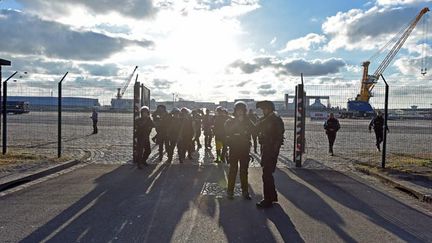 &nbsp; (De nouveaux affrontements ont eu lieu la nuit dernière entre migrants à Calais © Maxppp)