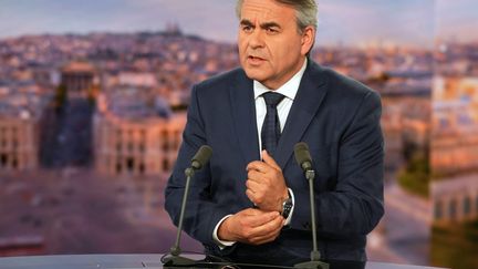 Le président du Conseil régional des Hauts-de-France Xavier Bertrand au journal télévisé de TF1, à Boulogne-Billancourt, près de Paris, le 11 juin 2024. (ZAKARIA ABDELKAFI / AFP)