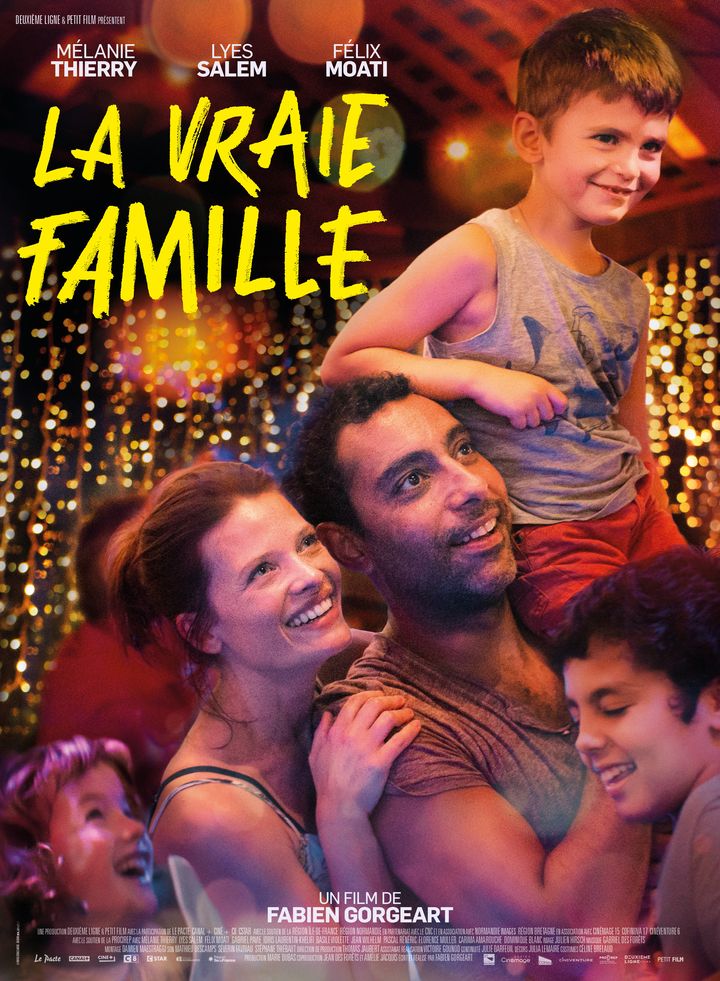 Affiche du film "La vraie famille", de Fabien Gorgeart, sortie le 16 février 2022 (le Pacte)