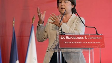 Martine Aubry devant les parlementaires socialistes réunis à Pau le 22 septembre 2010 (AFP/THIERRY SUIRE)