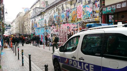 Rue Dénoyez, quartier de Belleville à Paris
 (Elyse Khamassi (Lily La Fronde))