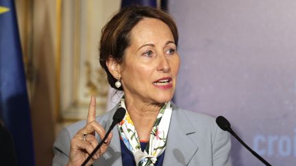 Ségolène Royal veut que "tous les vins soient bios"