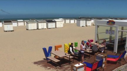 Tourisme : à Calais, les bars de plage séduisent les touristes (France 3)