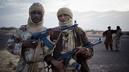 Des rebelles touareg du Mouvement national de lib&eacute;ration de l'Azawad en 2012, dans le nord du Mali. (FERHAT BOUDA / MAXPPP)