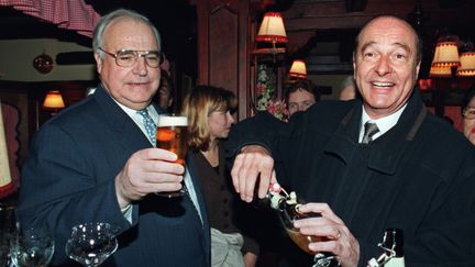 A la question "Etes-vous de gauche" posée par "Libération" en 1995, il avait répondu : "Bien sûr, je suis de gauche! Je mange de la choucroute, je bois de la bière..." (JACKY NAEGELEN / REUTERS)