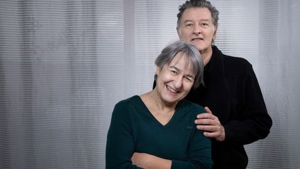 Les architectes français&nbsp;&nbsp;Anne Lacaton (G) et Jean-Philippe Vassal (D) à l'annonce de leur Prix&nbsp;Pritzker&nbsp;d'architecture, reçu le 16 mars 2021. (JOEL SAGET / AFP)