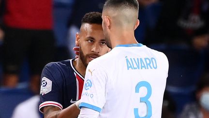 Neymar et Alvaro Gonzalez lors du Classique (FRANCK FIFE / AFP)