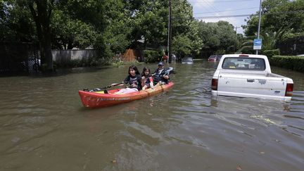 Etats-Unis : Houston sous les eaux, les pires inondations depuis au moins dix ans