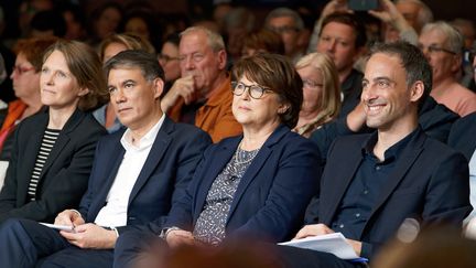 Claire Nouvian, Olivier Faure, premier secrétaire du PS, Martine Aubry, maire de Lille, et Raphaël Glucksmann (de gauche à droite) lors du dernier meeting pour les élections européennes, le 21 mai 2019 à Lille.&nbsp; (SYLVAIN LEFEVRE / HANS LUCAS)