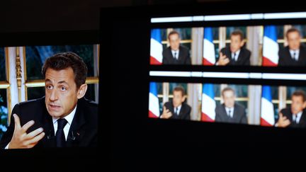 Nicolas Sarkozy lors de son intervention sur TF1 et France 2, le 27 octobre 2011. (THOMAS COEX / AFP&nbsp;)