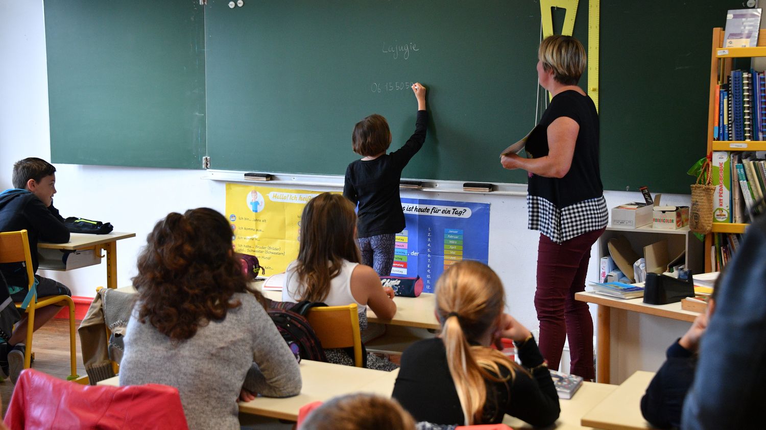 VIDEO. "Les Hommes Et Les Femmes Sont Belles" : Quand Des Professeurs ...