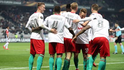 Les joueurs du Lokomotiv Moscou savourent leur victoire 3 à 2 à Nice, le 15 février 2018, lors du match aller de la Coupe d'Europe. (VALERY HACHE / AFP)