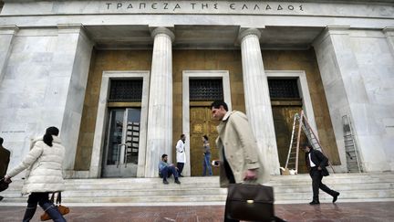 La banque nationale grecque, &agrave; Ath&egrave;nes, le 7 mars 2012. (LOUISA GOULIAMAKI / AFP)