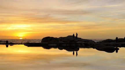 Plage de Camps Bay dans la banlieue du Cap en Afrique du Sud (MATTES RENÉ / HEMIS.FR)