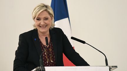 La président du Front national, Marine Le Pen, lors d'un discours à Paris, le 23 février 2017.&nbsp; (BERTRAND GUAY / AFP)