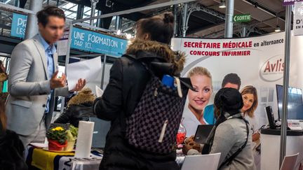 Salon pour l'emploi des jeunes, à Paris le 6 mars 2018 (BRUNO LEVESQUE / MAXPPP)