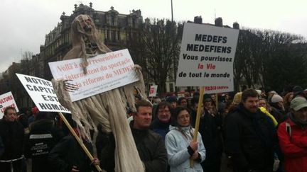 Des intermittents manifestent &agrave; Lille (Nord), jeudi 27 f&eacute;vrier 2014.&nbsp; (FABIEN GARREAU / FRANCE 3 NORD-PAS-DE-CALAIS )