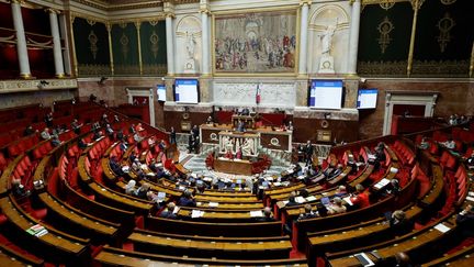 Le ministre du Budget et des Comptes publics s'adresse à l'Assemblée nationale, lors de la séance d'ouverture pour l'examen du projet de loi de financement de la Sécurité sociale (PLFSS) pour 2025, le 28 octobre 2024. (GEOFFROY VAN DER HASSELT / AFP)